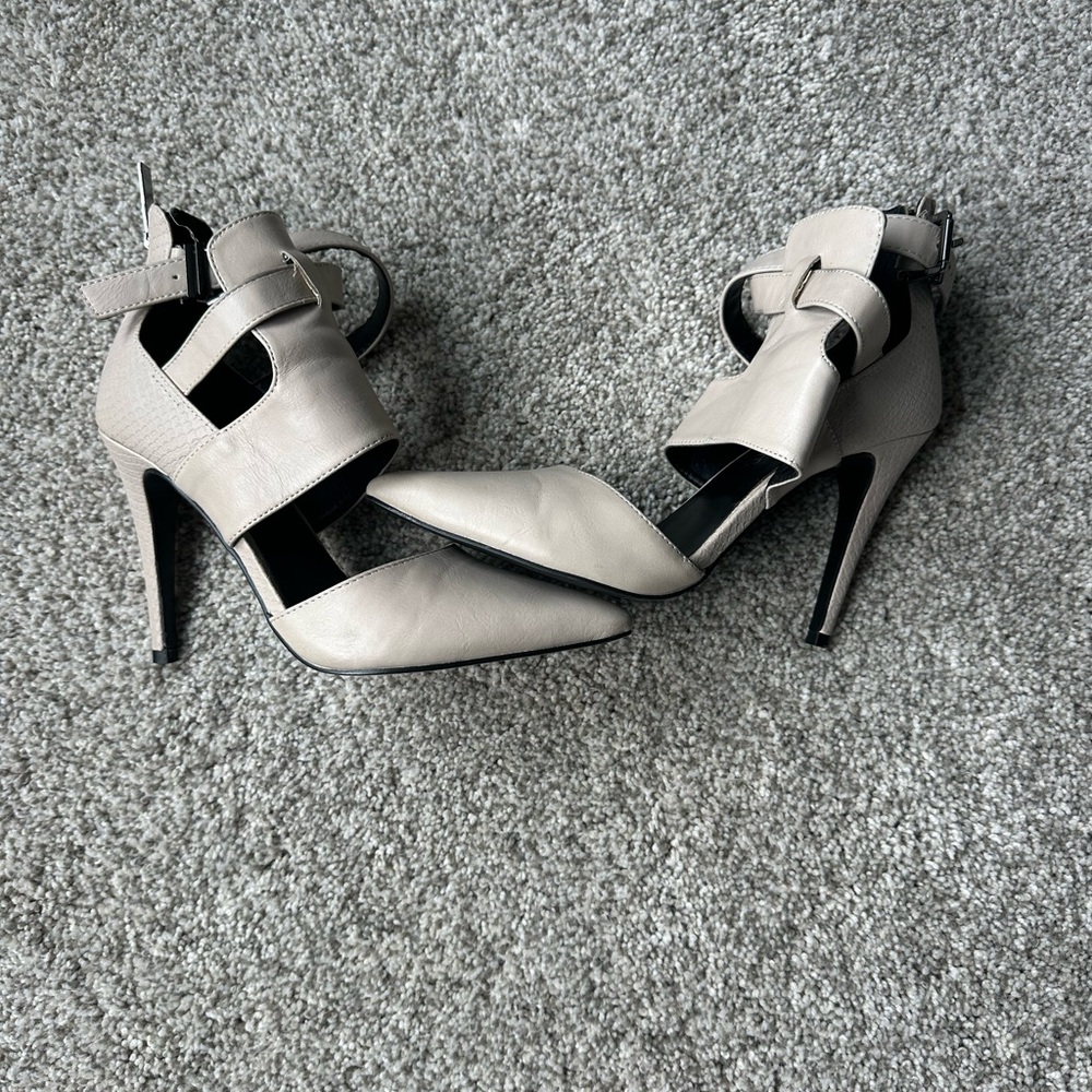 Aldo Light Tan 3” Heel size 7.5‎